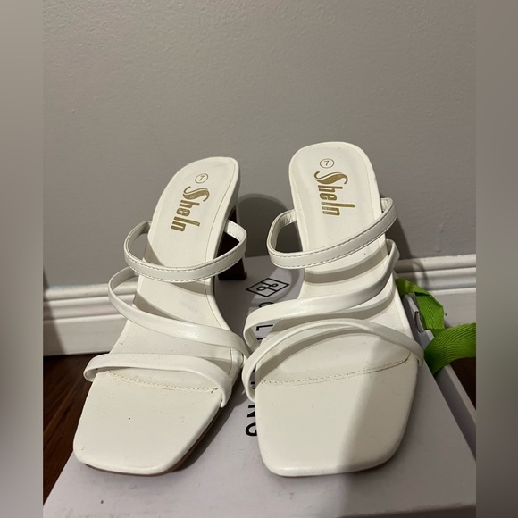 SHEIN Asymmetric Strappy Straight Heel. Size: 7 - Picture 5 of 5